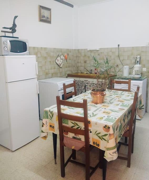 Saumane Gite Et Jardin En Bord De Riviere מראה חיצוני תמונה